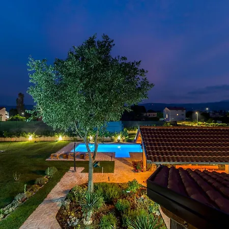 Kata Villa *